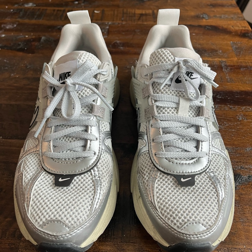 Nike Women’s V2K Run Shoes